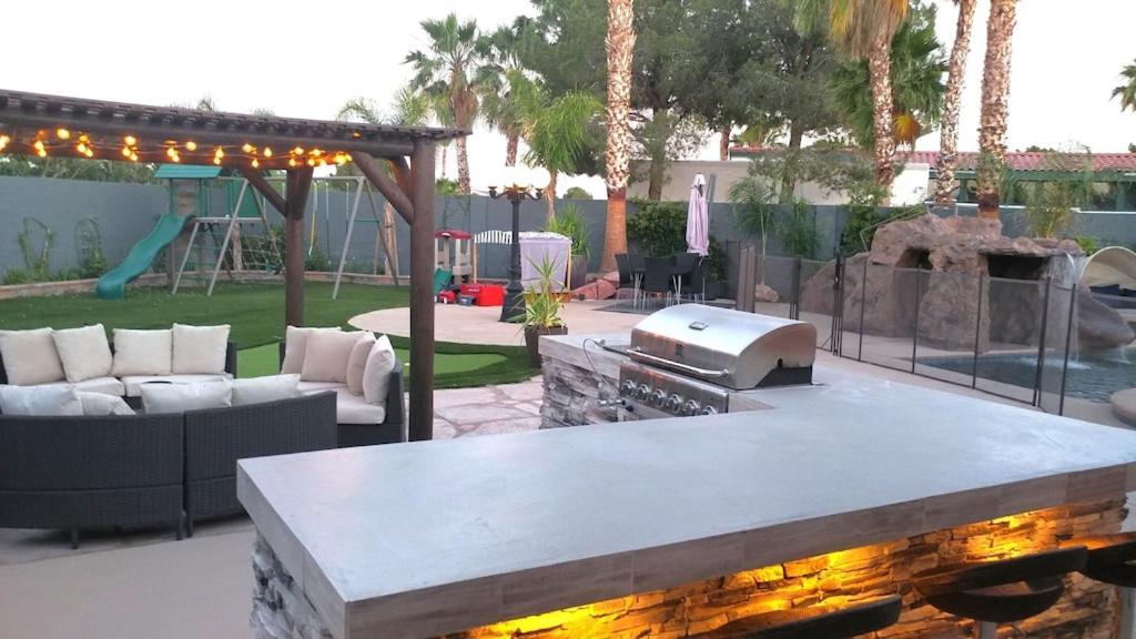 Luxury Villa Oasis: Private Pool, Waterfall Slide & Multi-Sport Paradise Las Vegas Exterior photo