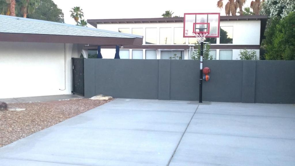Luxury Villa Oasis: Private Pool, Waterfall Slide & Multi-Sport Paradise Las Vegas Exterior photo