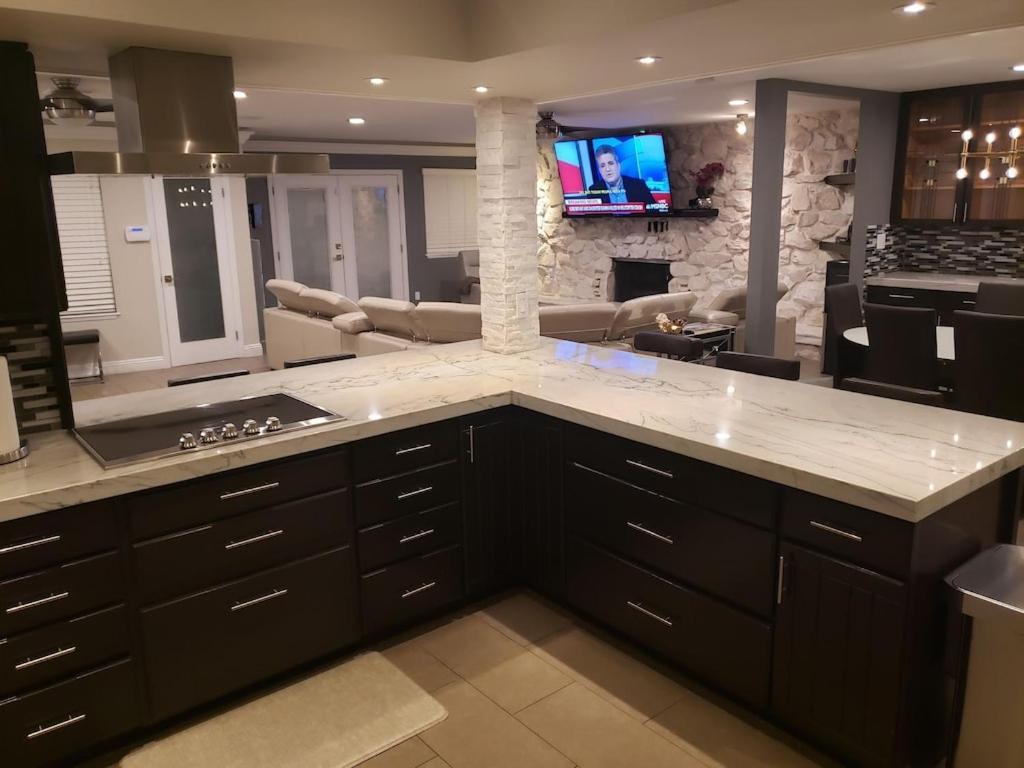 Luxury Villa Oasis: Private Pool, Waterfall Slide & Multi-Sport Paradise Las Vegas Exterior photo